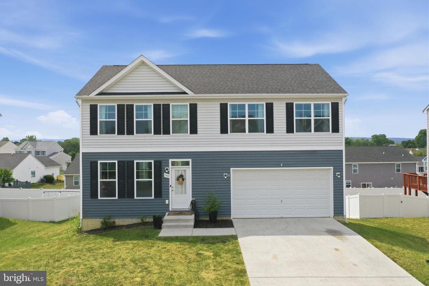 142 Einstein Way photo 1