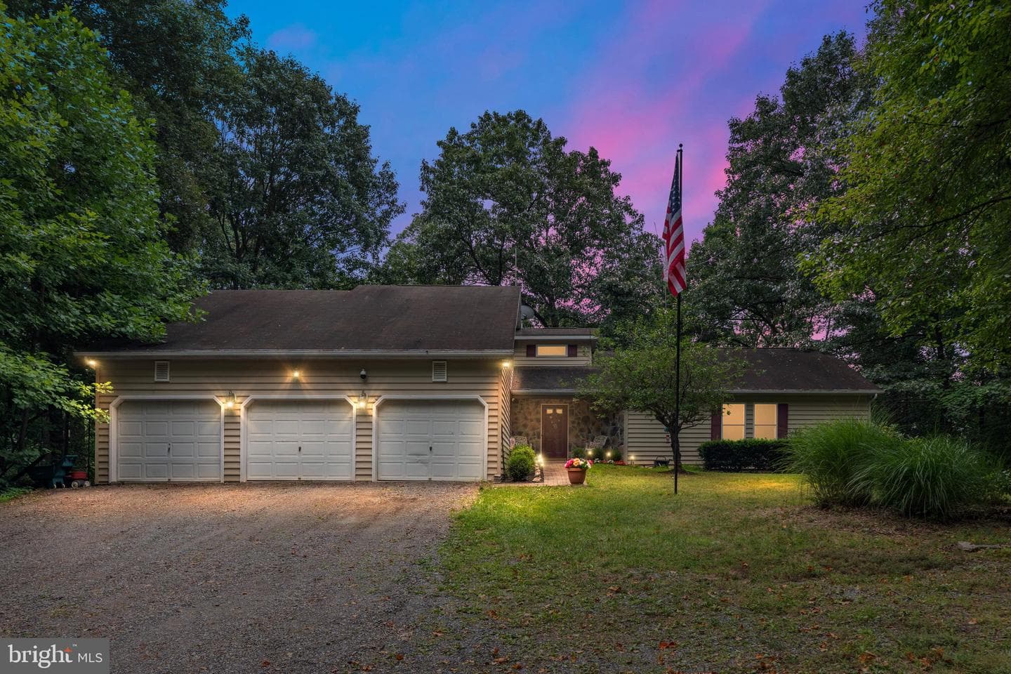 695 Vulpine Drive photo 1