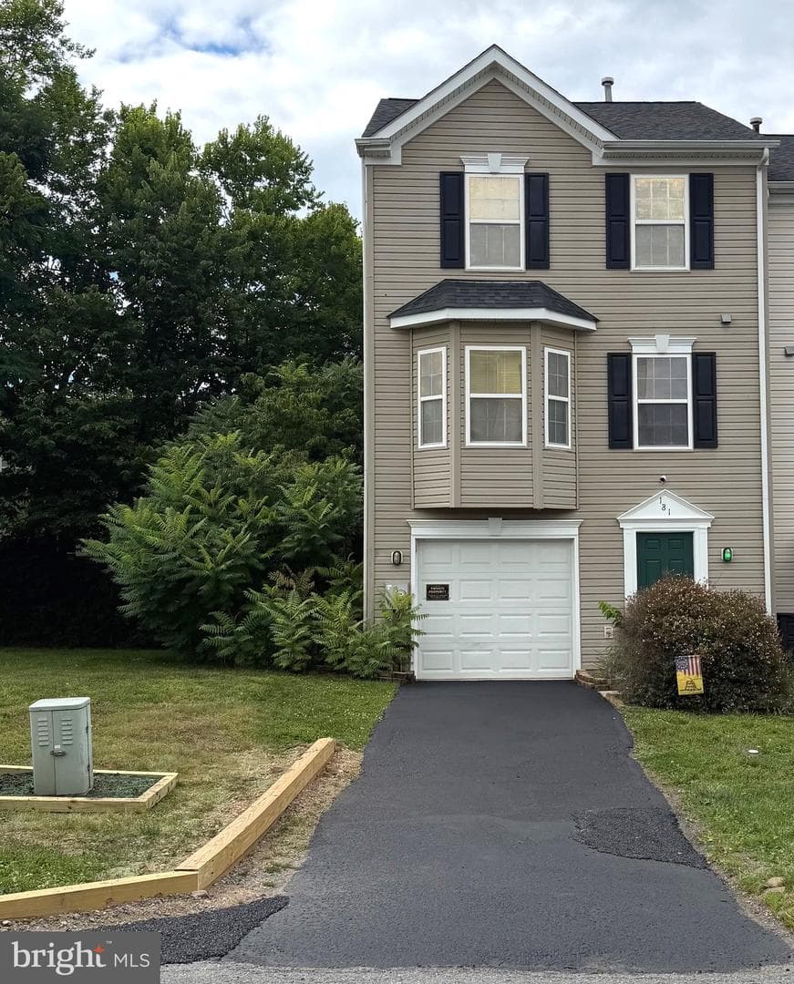 181 Dunrobin Drive photo 1