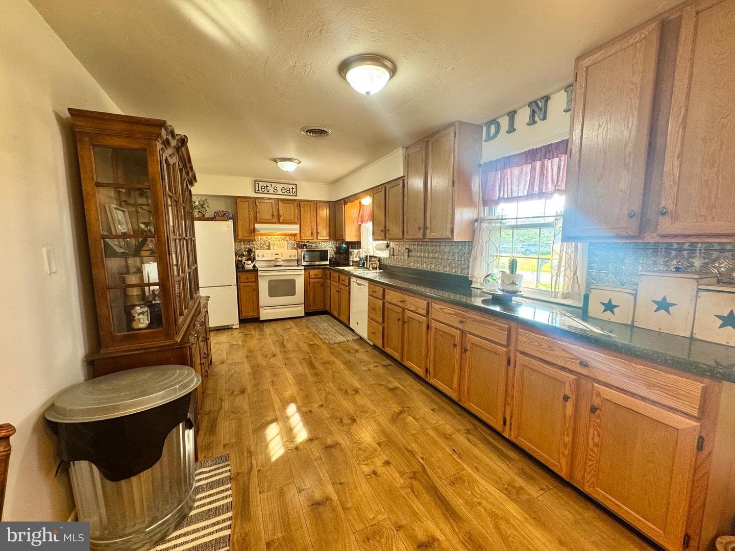 81 Sunset Drive photo 7