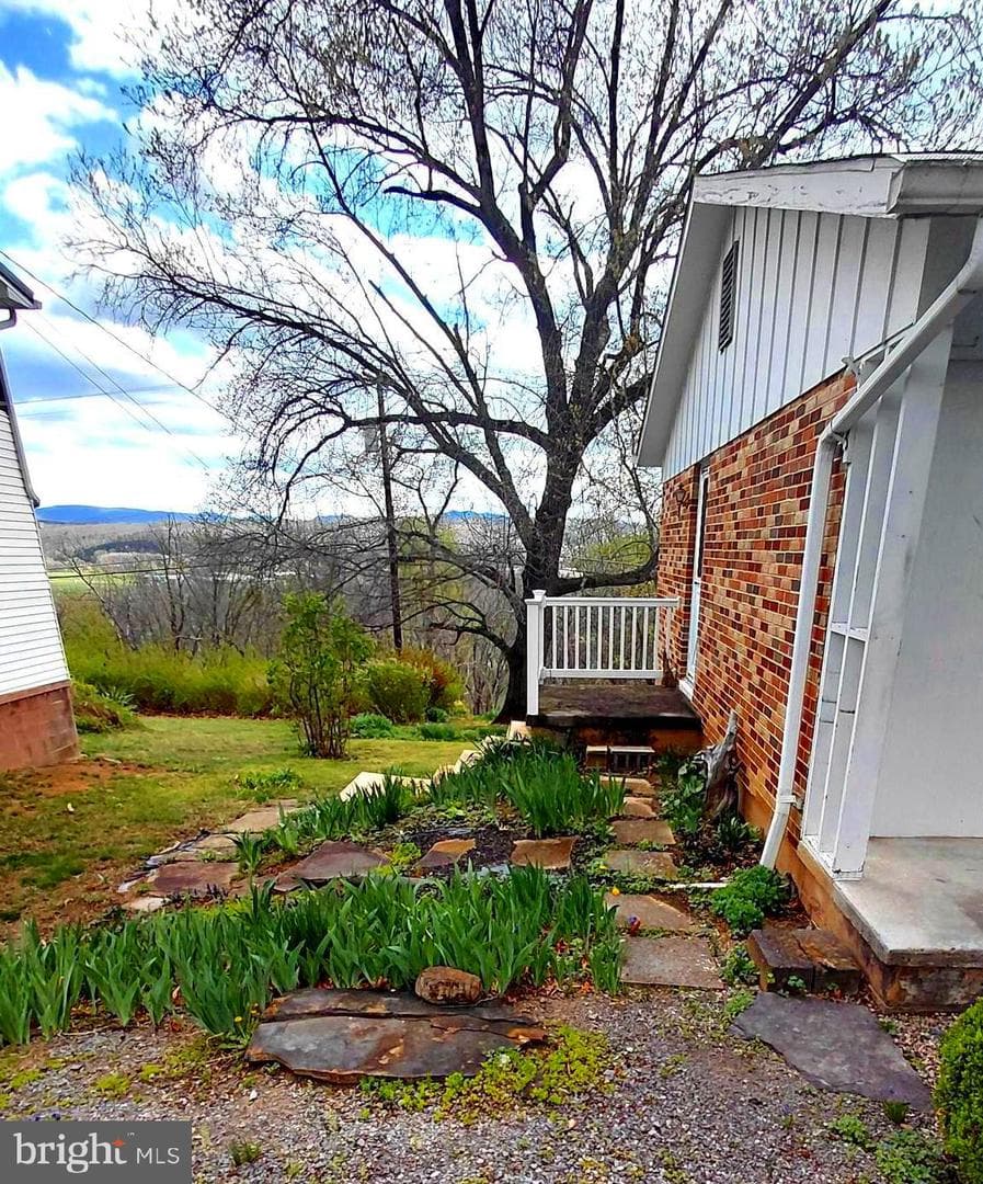 201 Woodlawn Drive photo 4