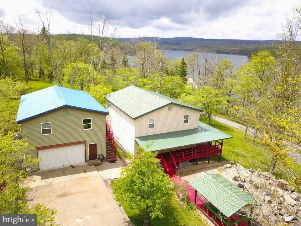 106 N Rock Ridge Lane, Mount Storm