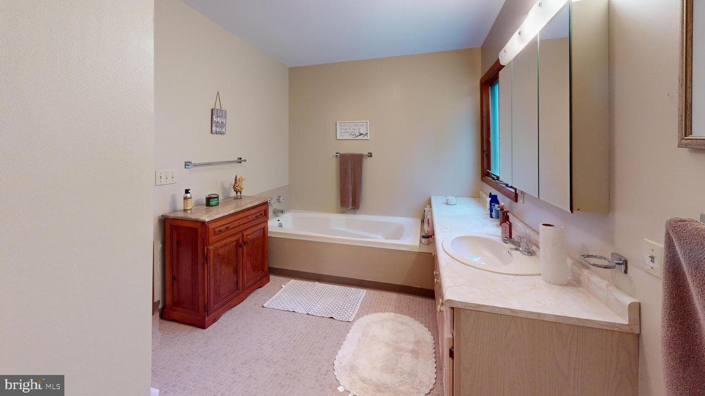 500 Maryvale Lane photo 36
