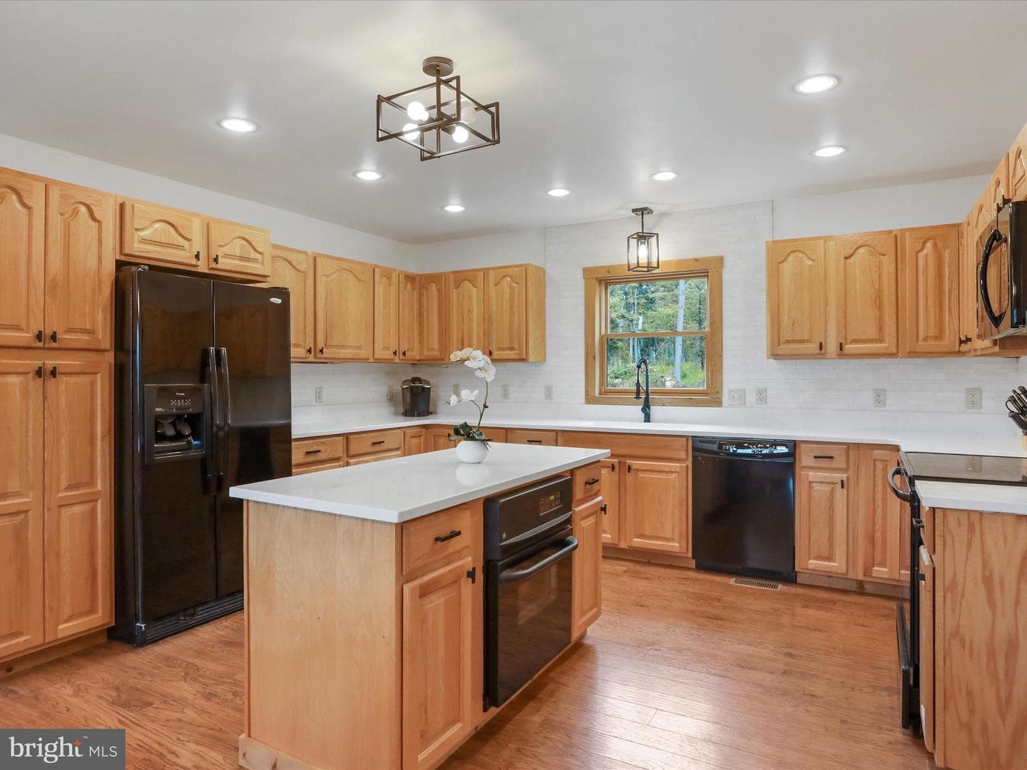 679 Falcon Road photo 16