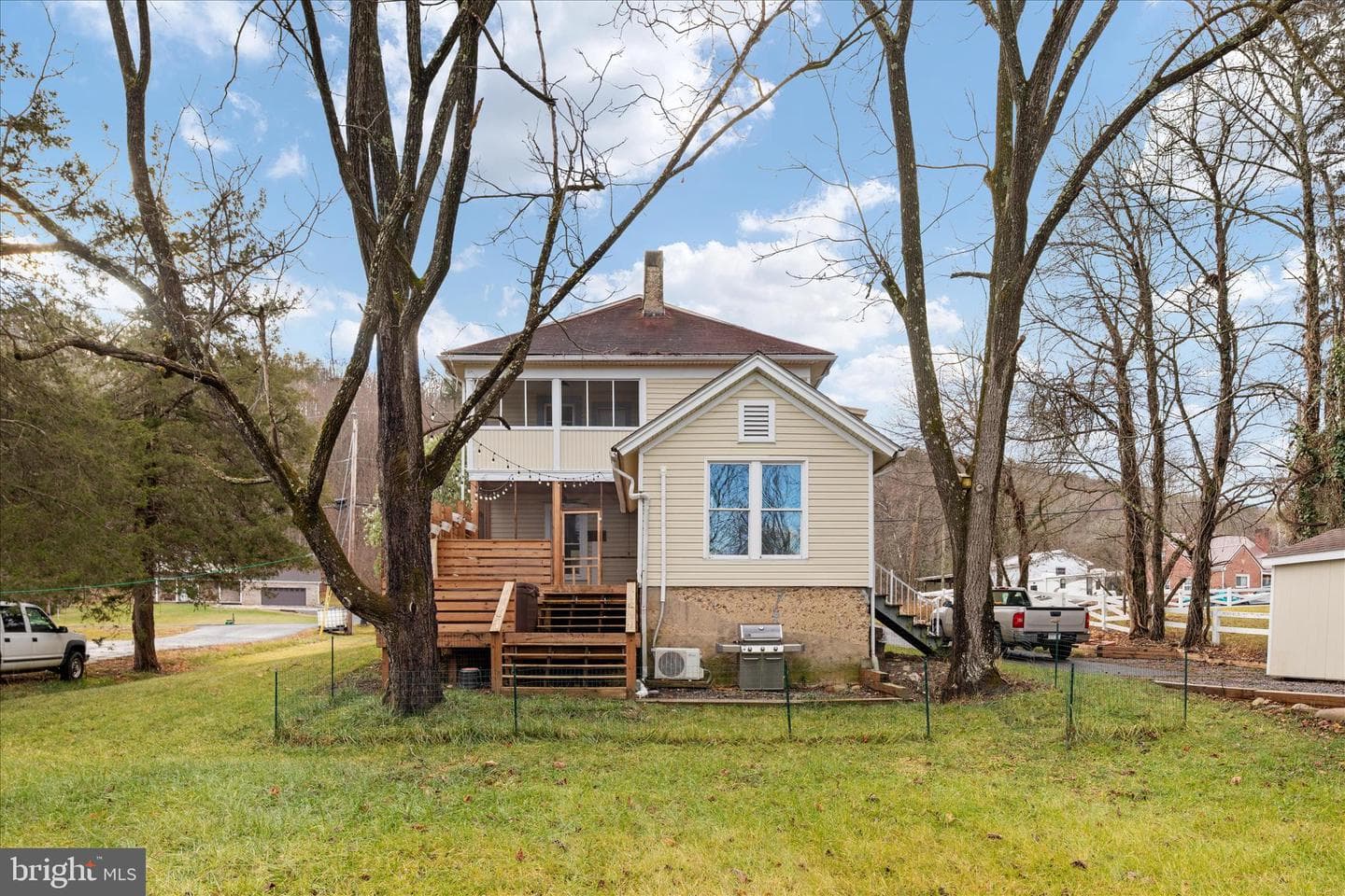 130 Carpenters Avenue photo 2