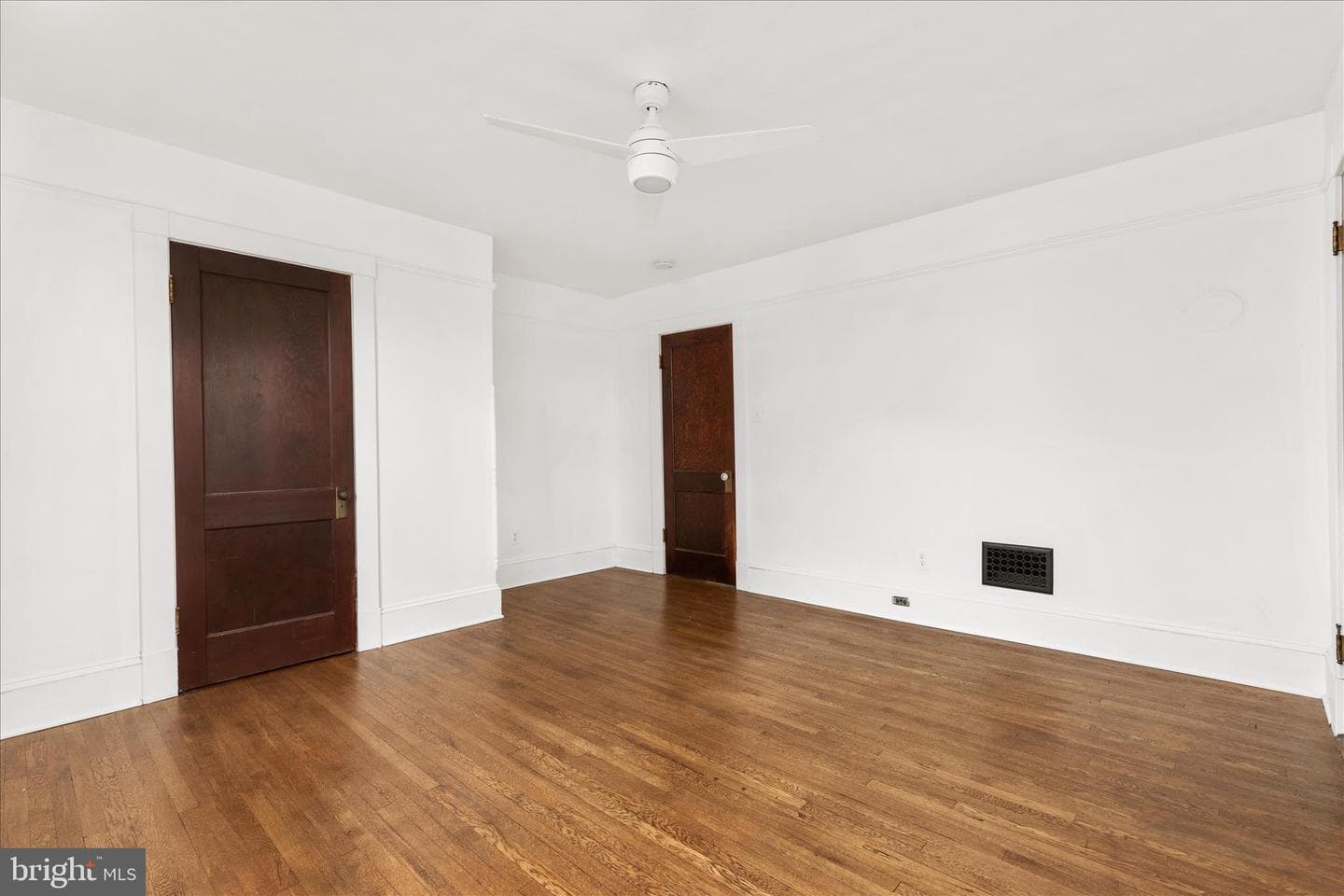 130 Carpenters Avenue photo 33