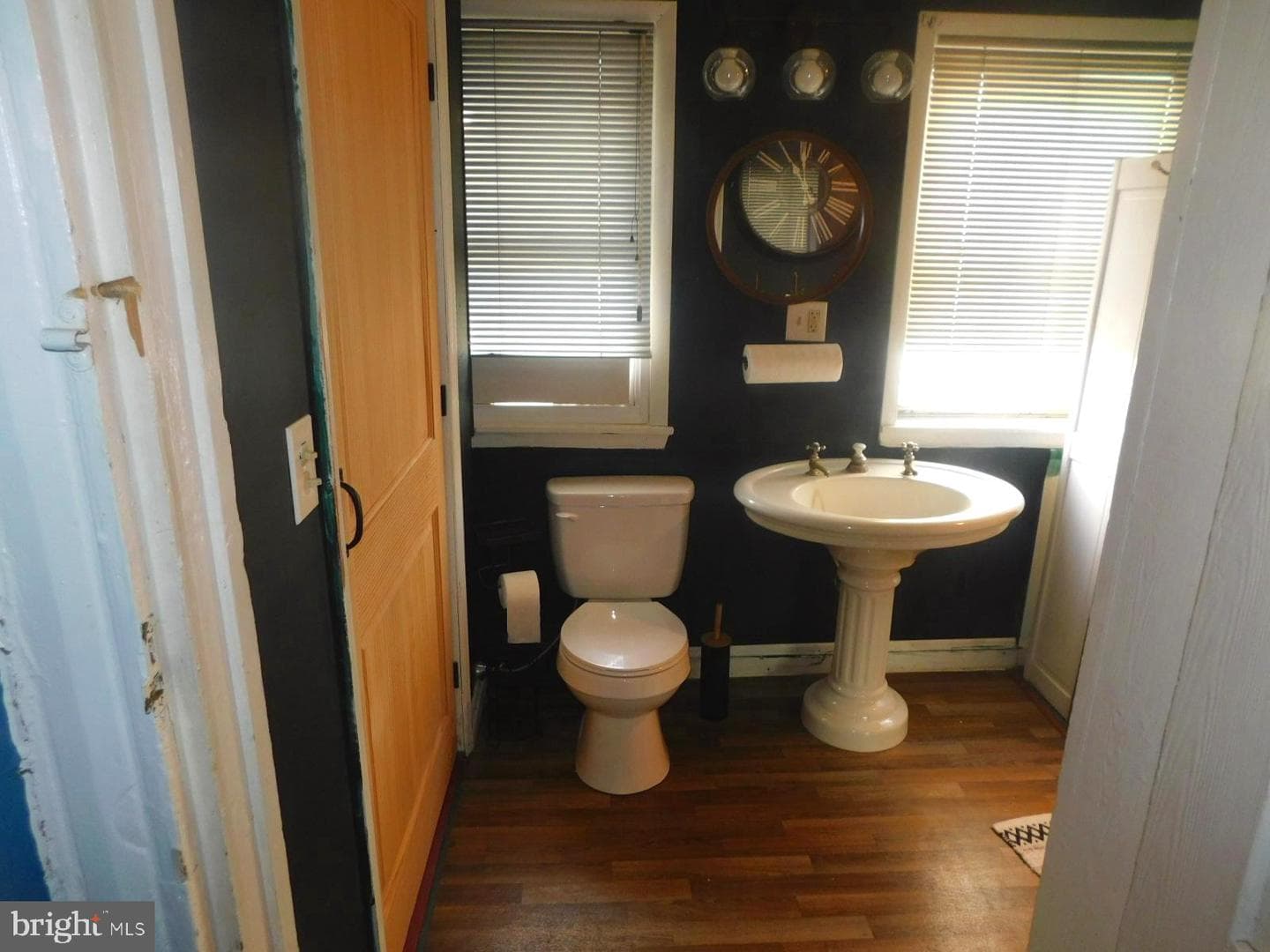 105 E Main Street photo 20
