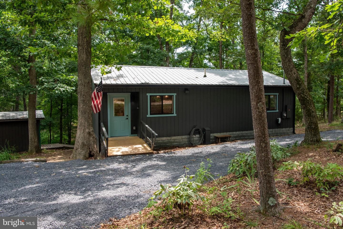 689 Snyders Ridge Road photo 1