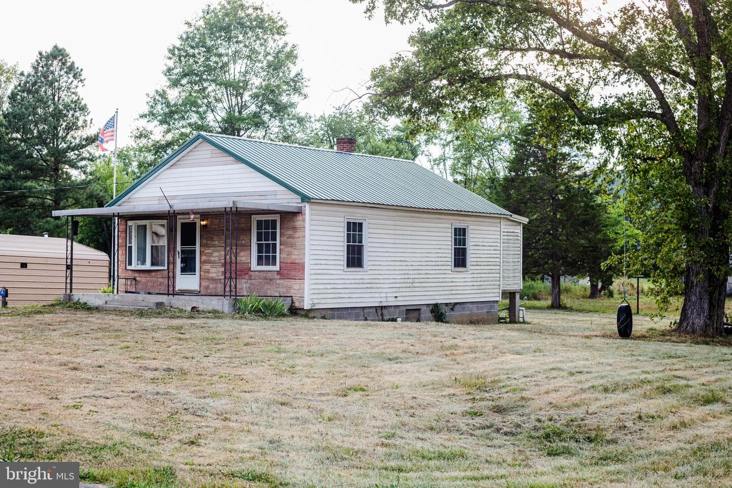 220 Old County Road photo 3