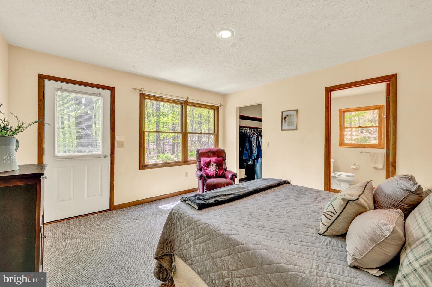 121 Pendragon Court photo 22