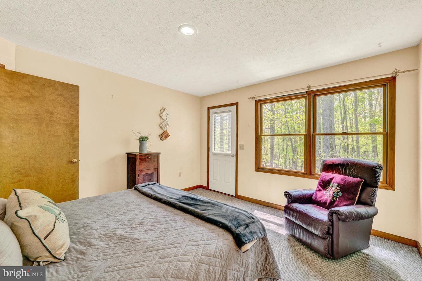 121 Pendragon Court photo 23