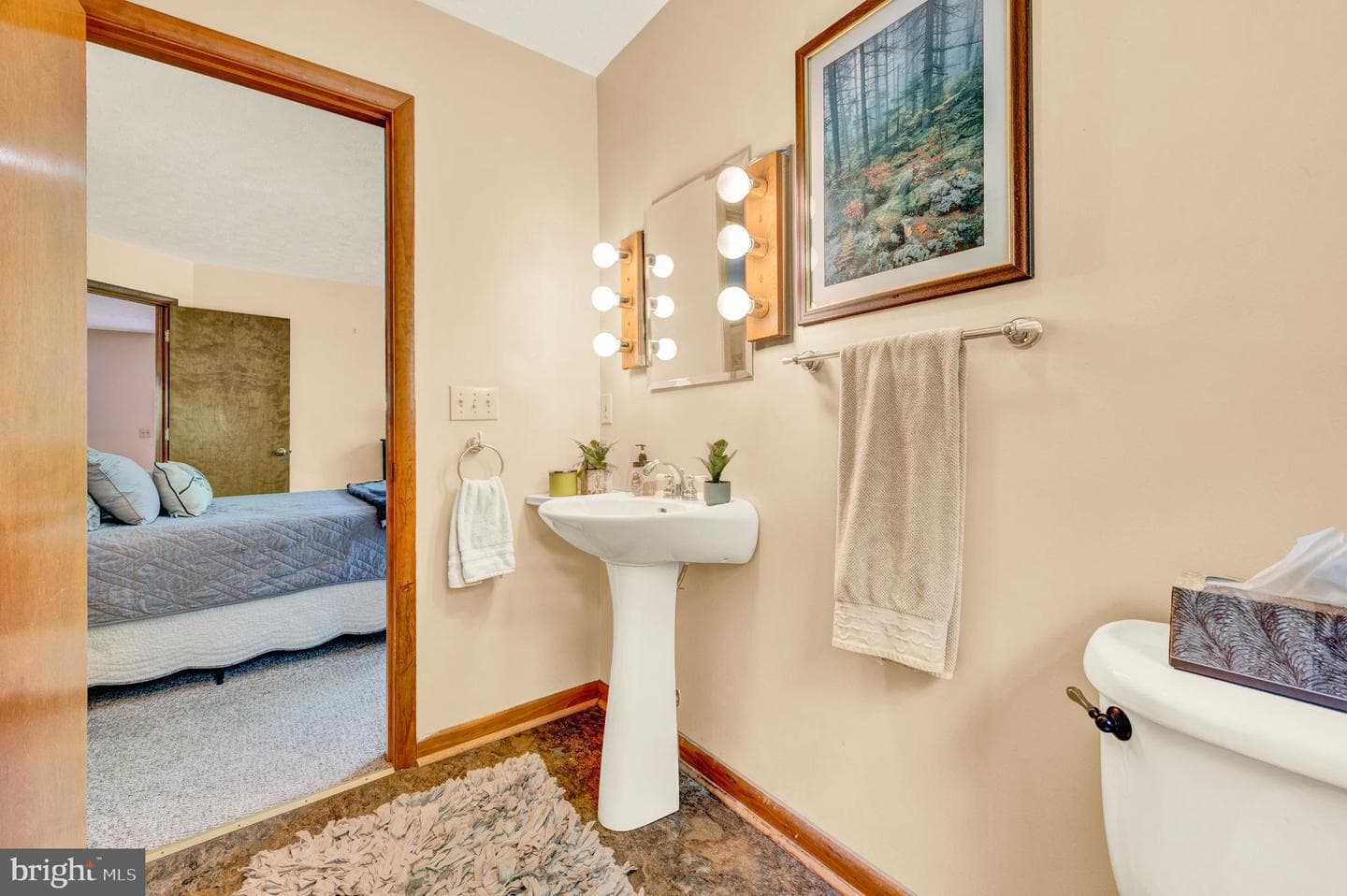 121 Pendragon Court photo 25