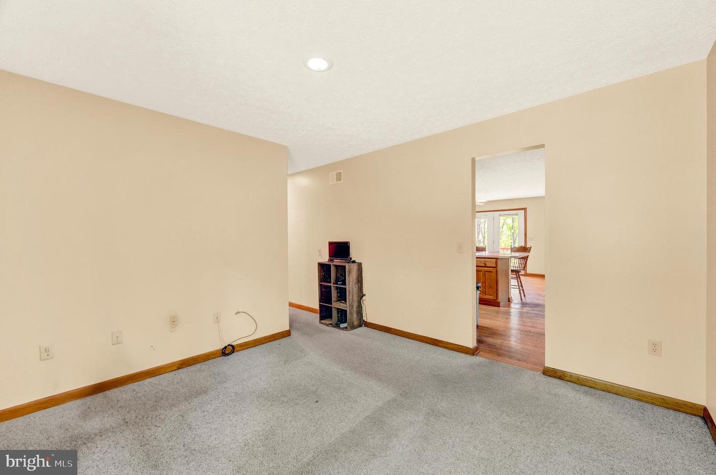 121 Pendragon Court photo 31