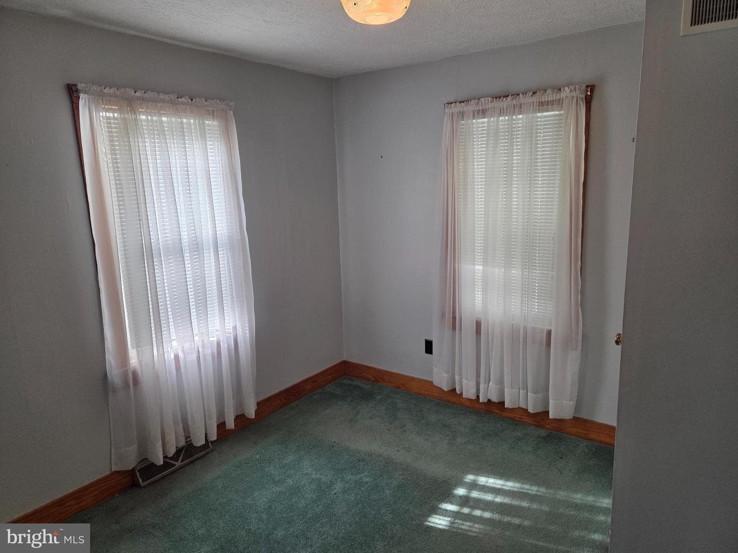 439 Elk Place photo 33