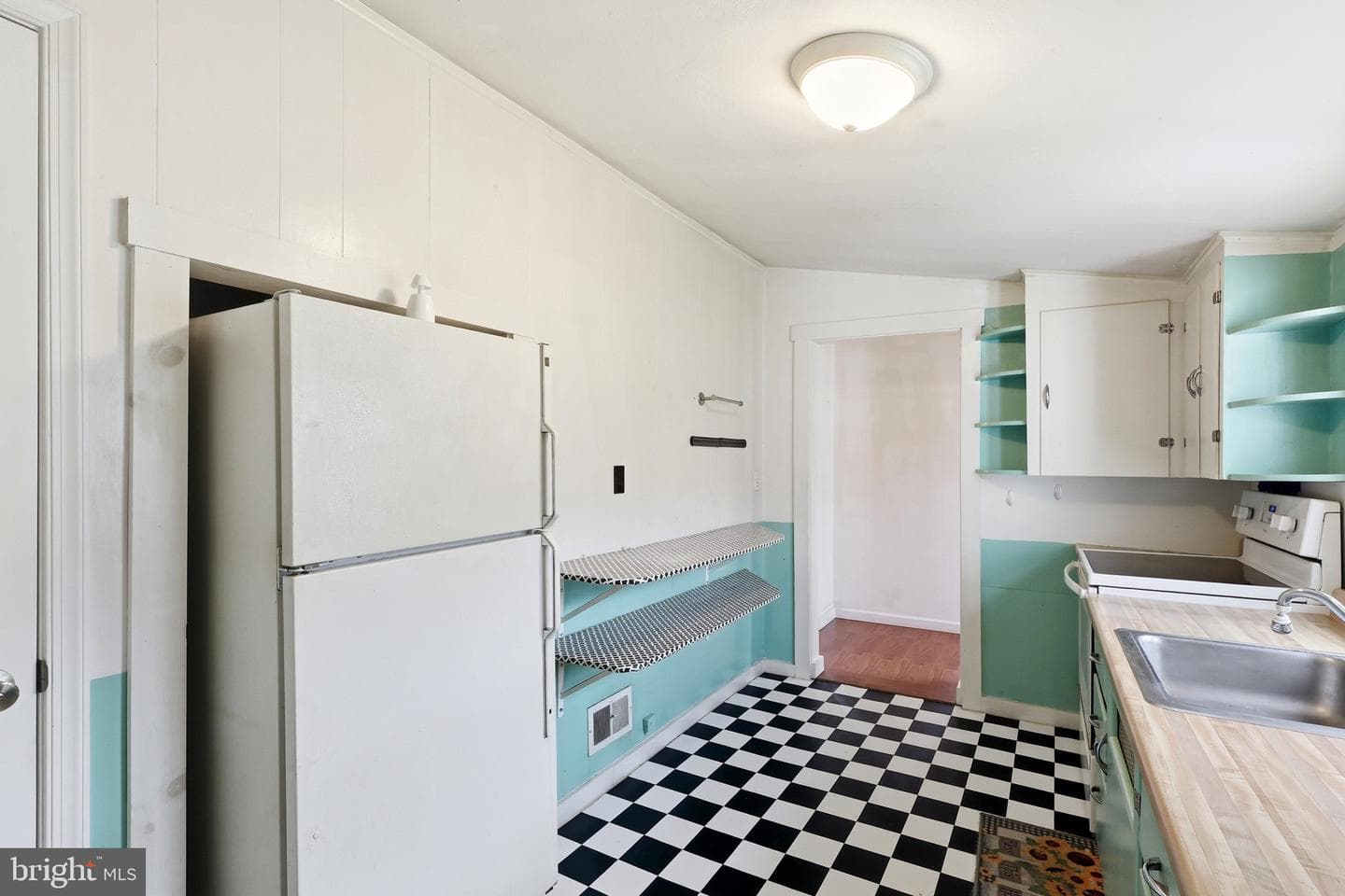 715 Charles Street photo 17