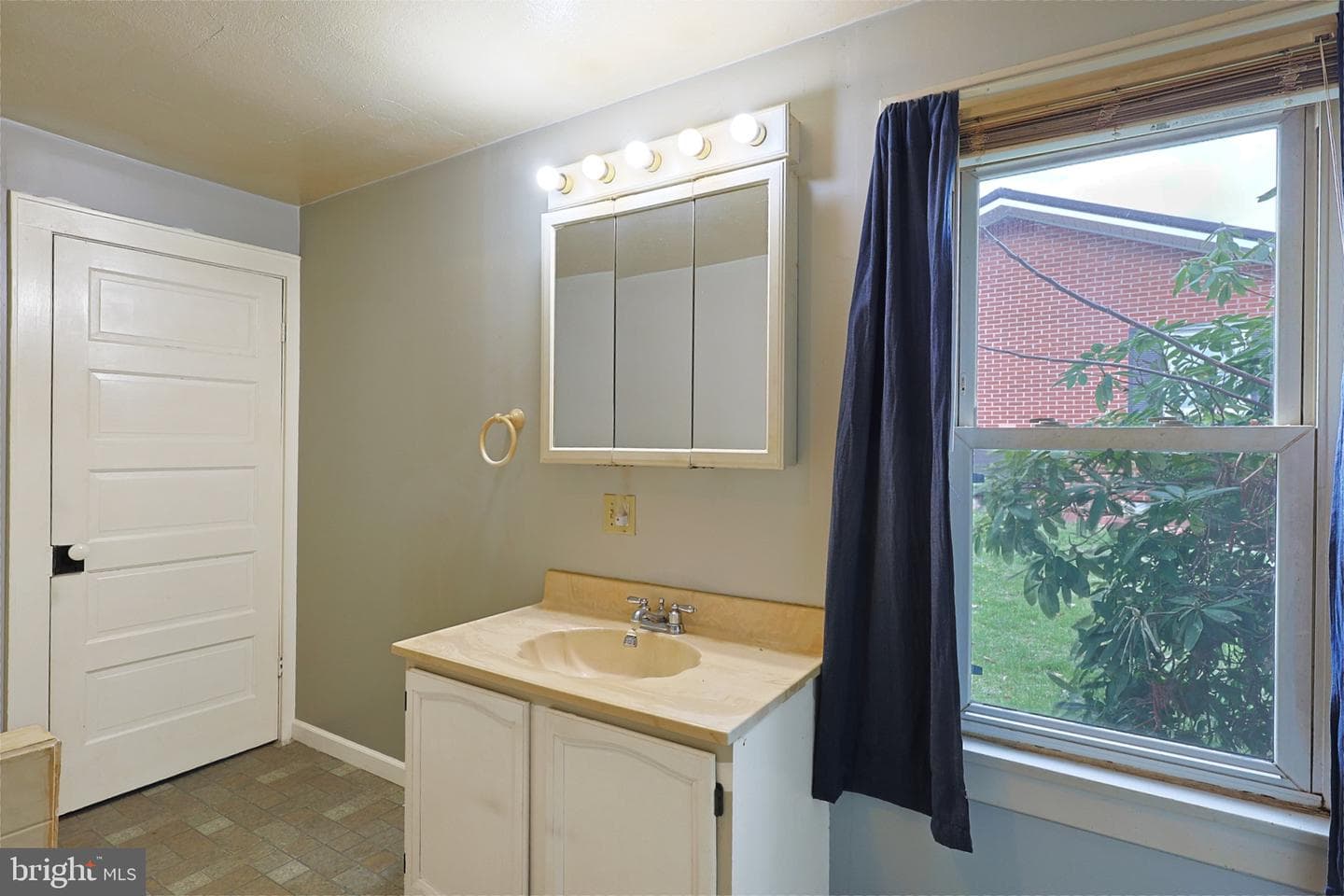 715 Charles Street photo 27
