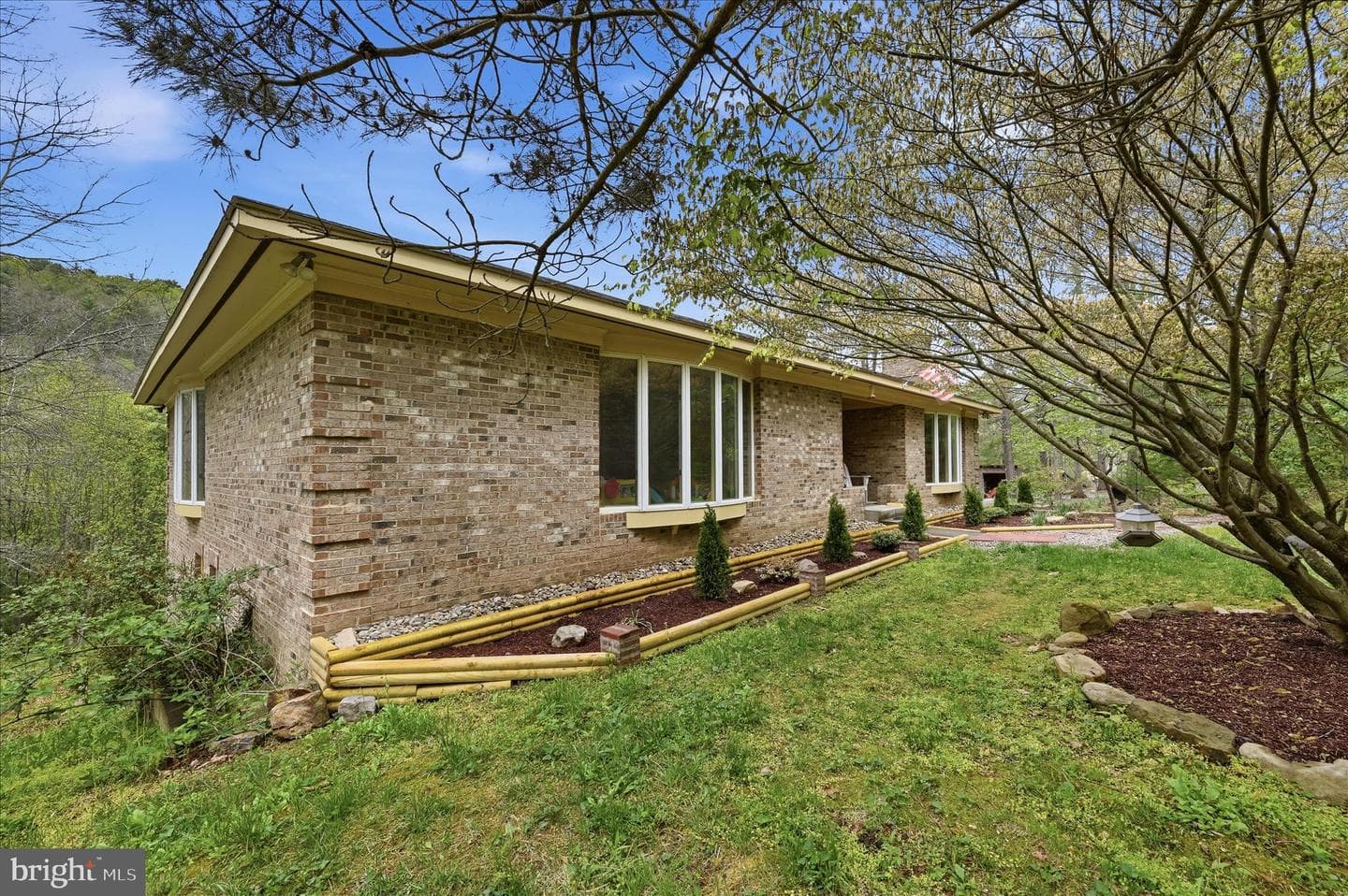 783 Ritters Valley Drive photo 4