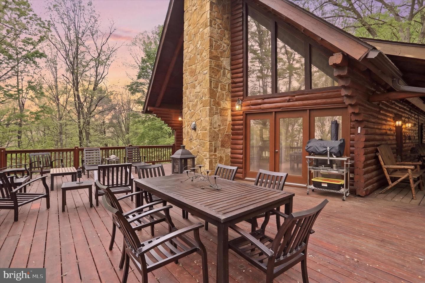 355 Hemlock Court photo 3