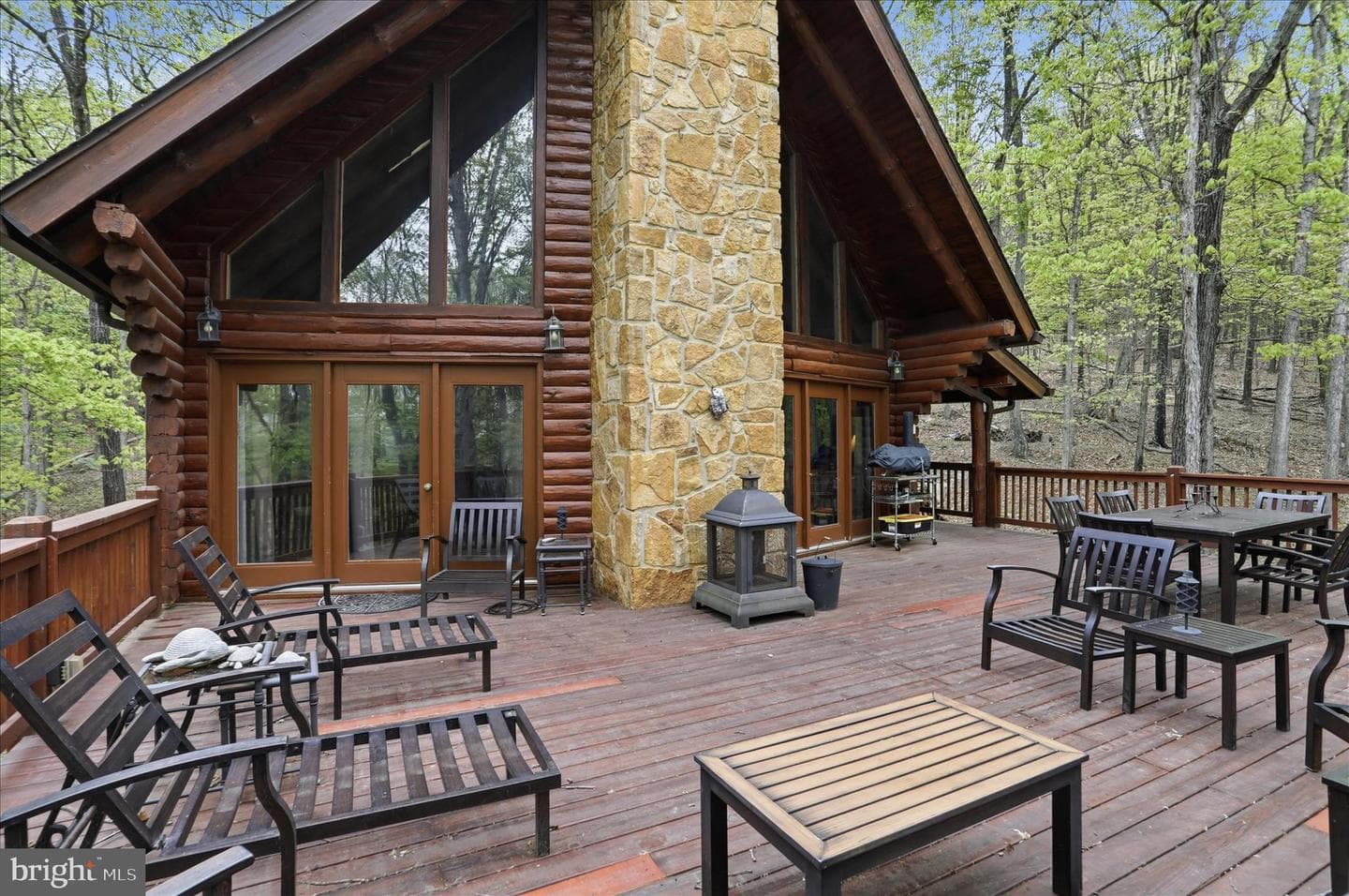 355 Hemlock Court photo 4