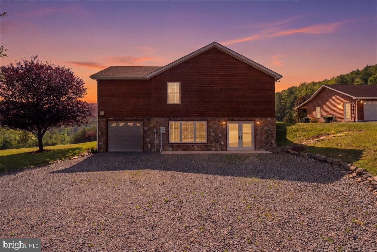 1054 River Bend Drive photo 4