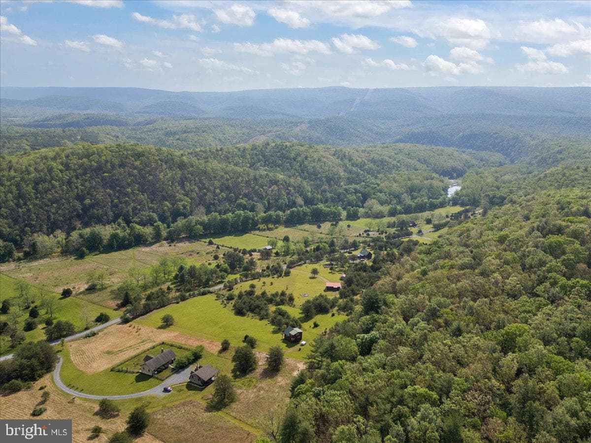 1054 River Bend Drive photo 8