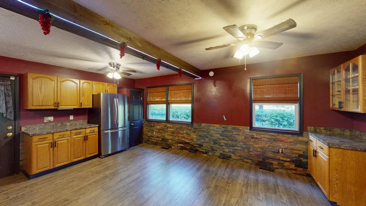 575 N River Highlands Rd photo 27