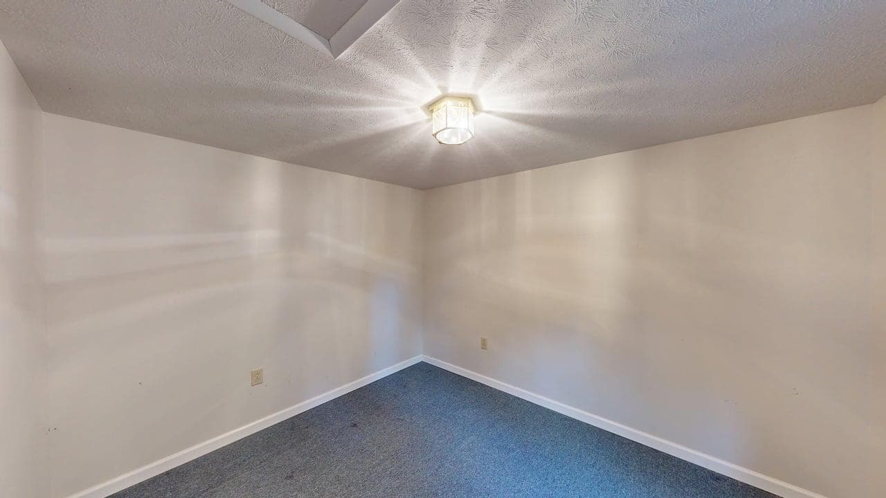 575 N River Highlands Rd photo 38