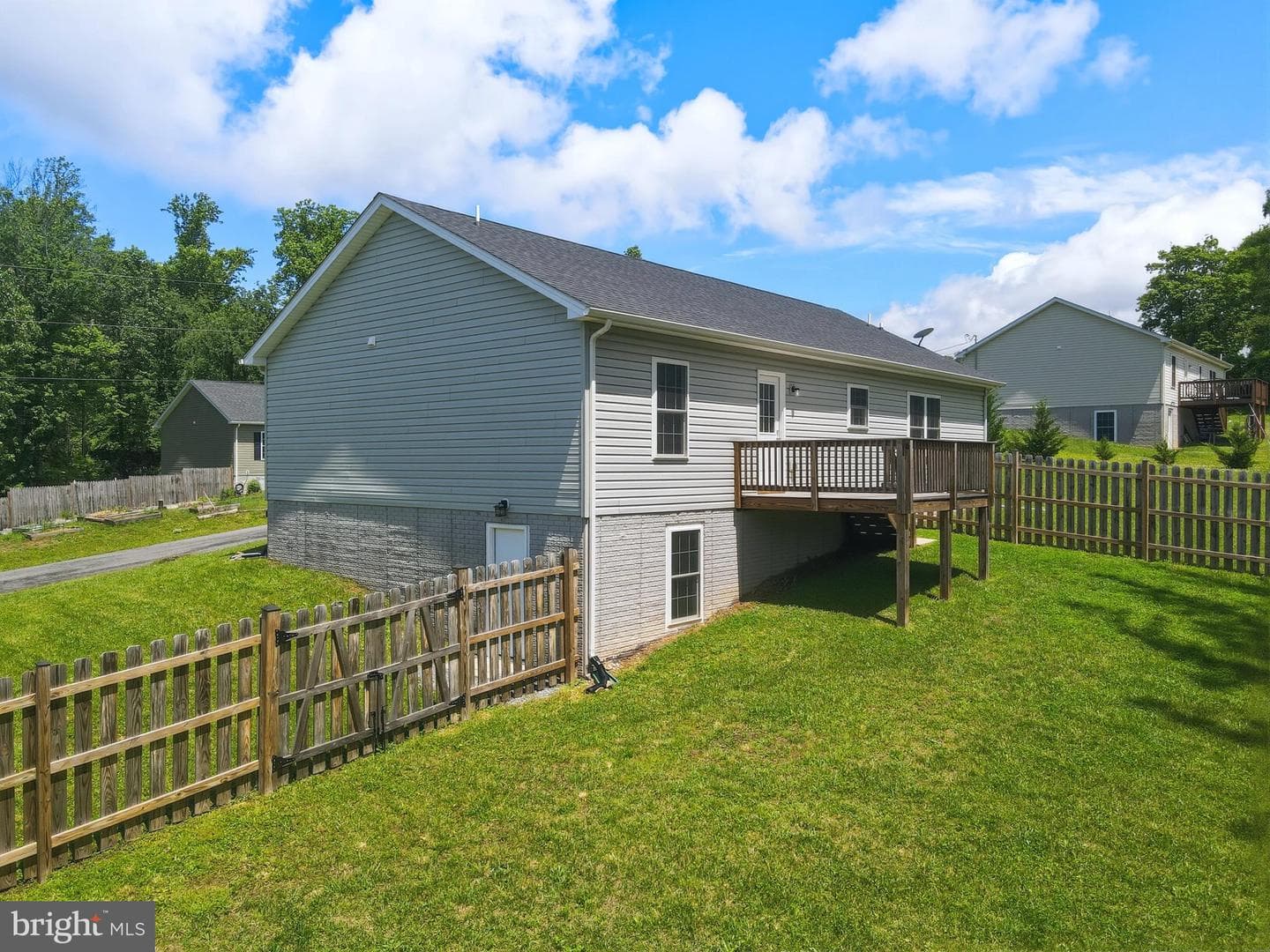 141 Hampshire House Drive photo 30