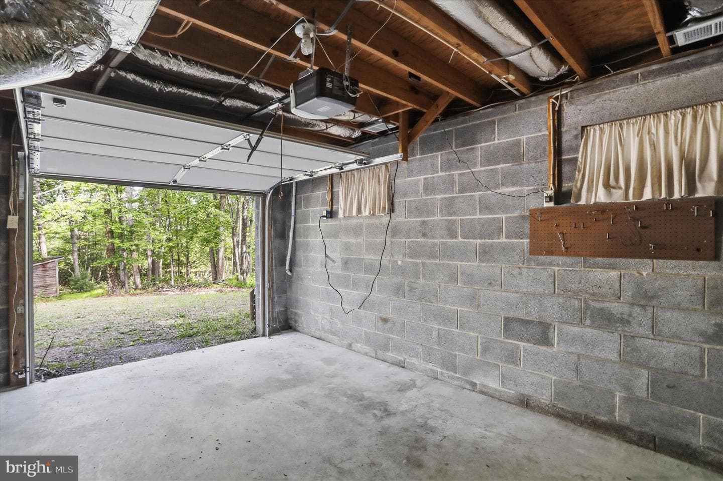 633 Halterman Drive photo 30