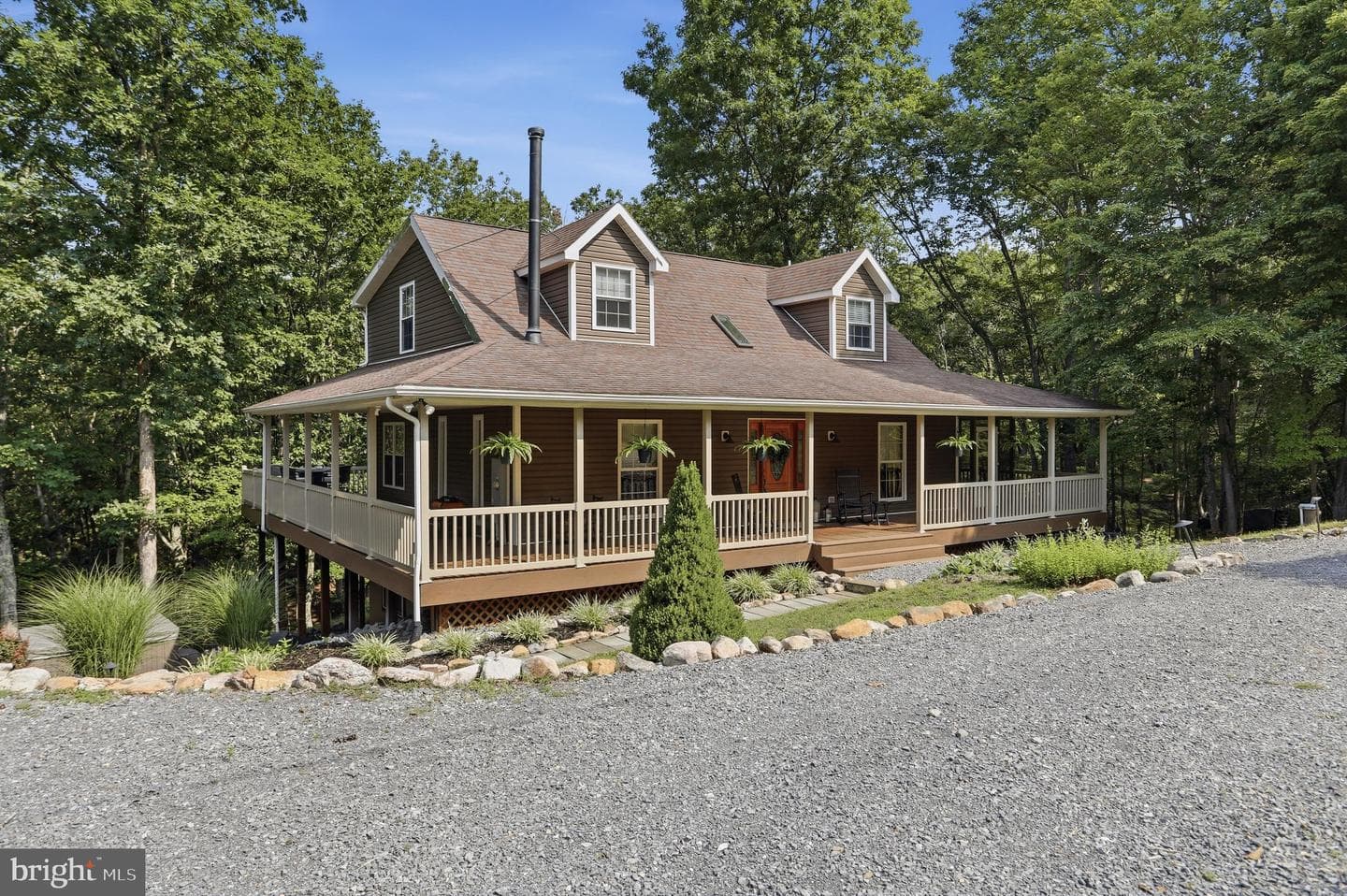 370 Hemlock Court photo 3