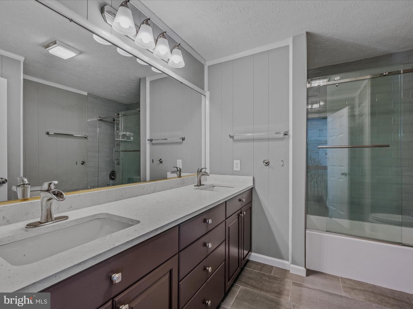 240 W Blakeley Drive W photo 40