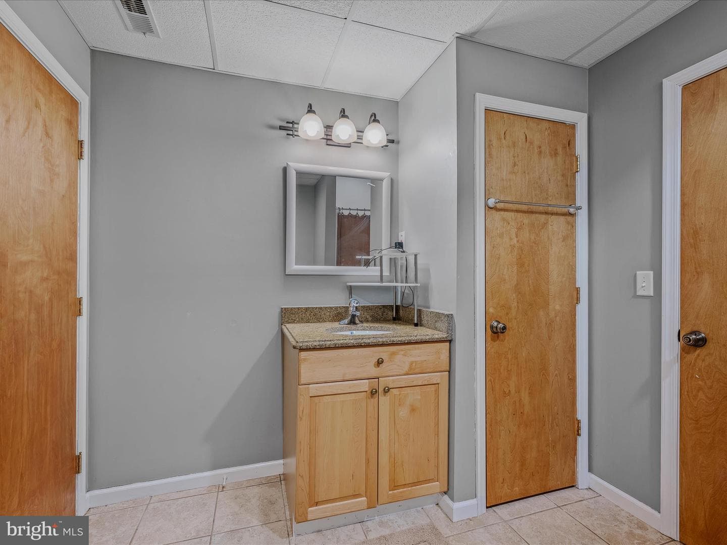 240 W Blakeley Drive W photo 56