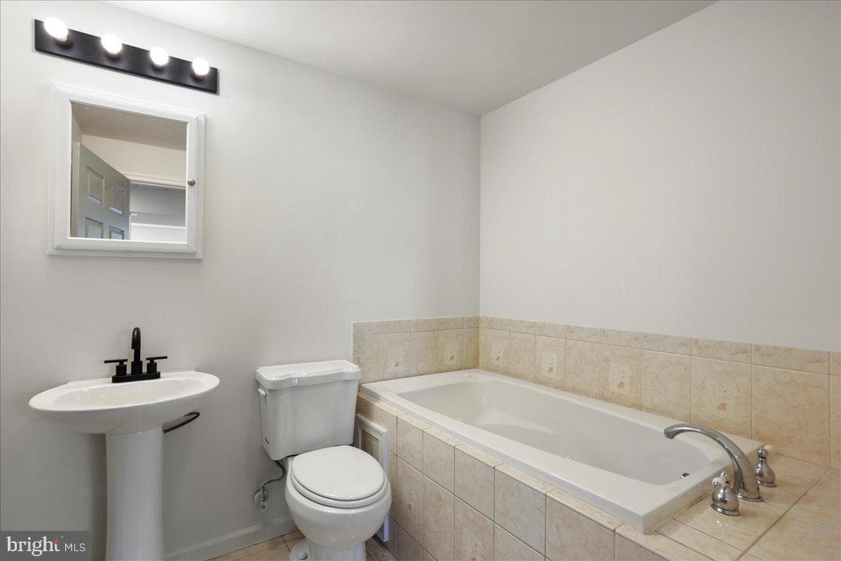 211 E 11th Avenue photo 26
