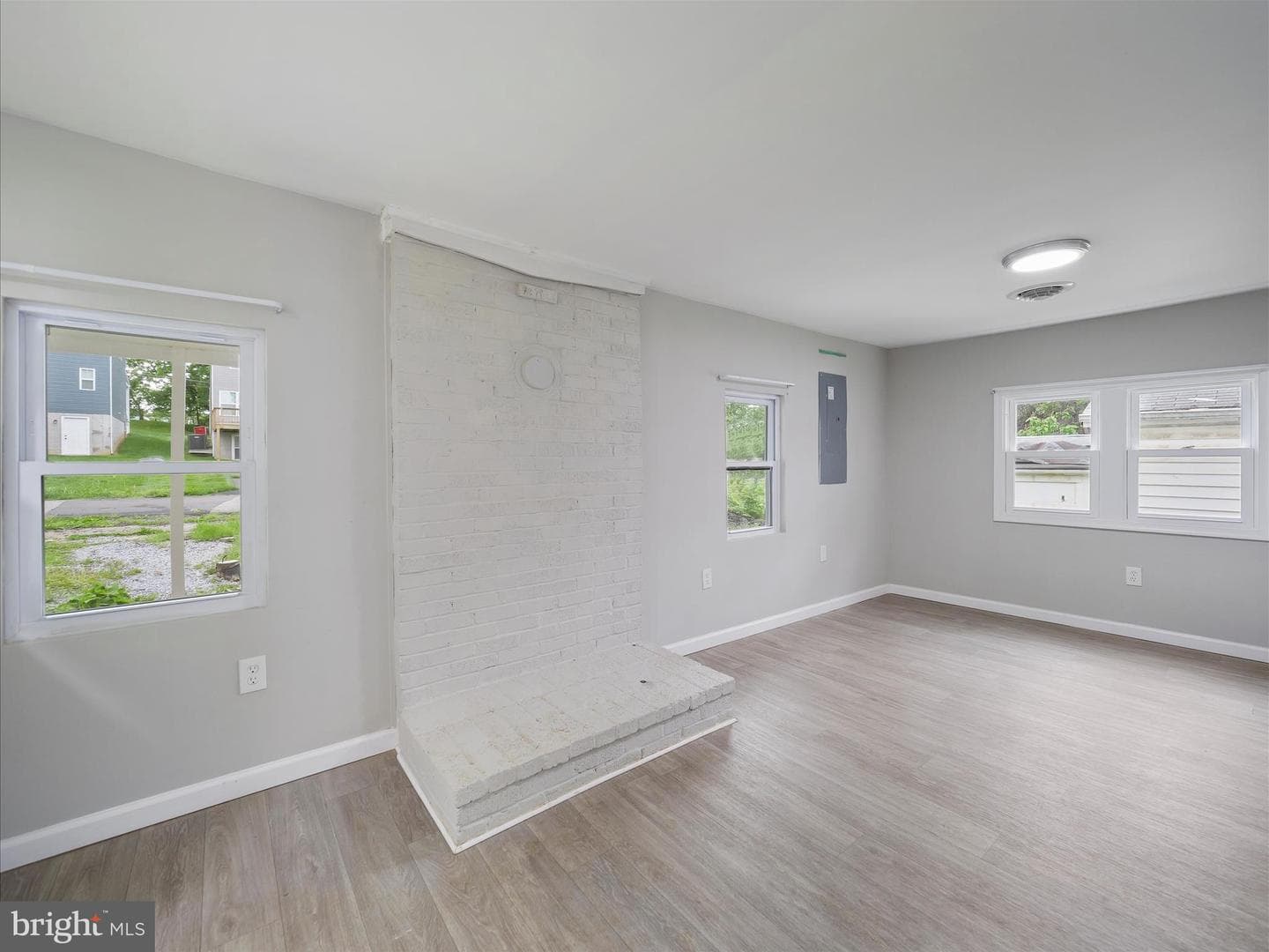 108 E 12th Avenue photo 23