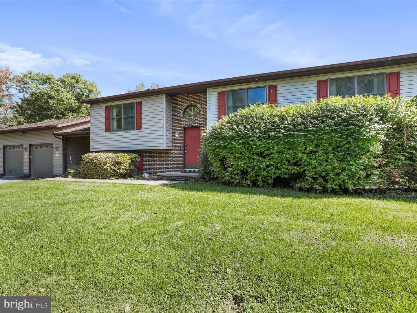 315 Redwood Court photo 2