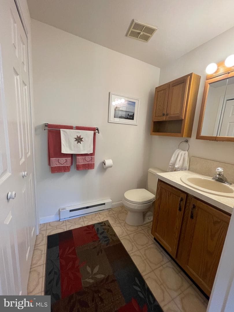 99 Exeter Court photo 24