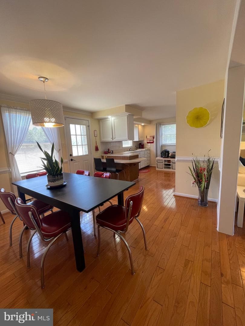 99 Exeter Court photo 5