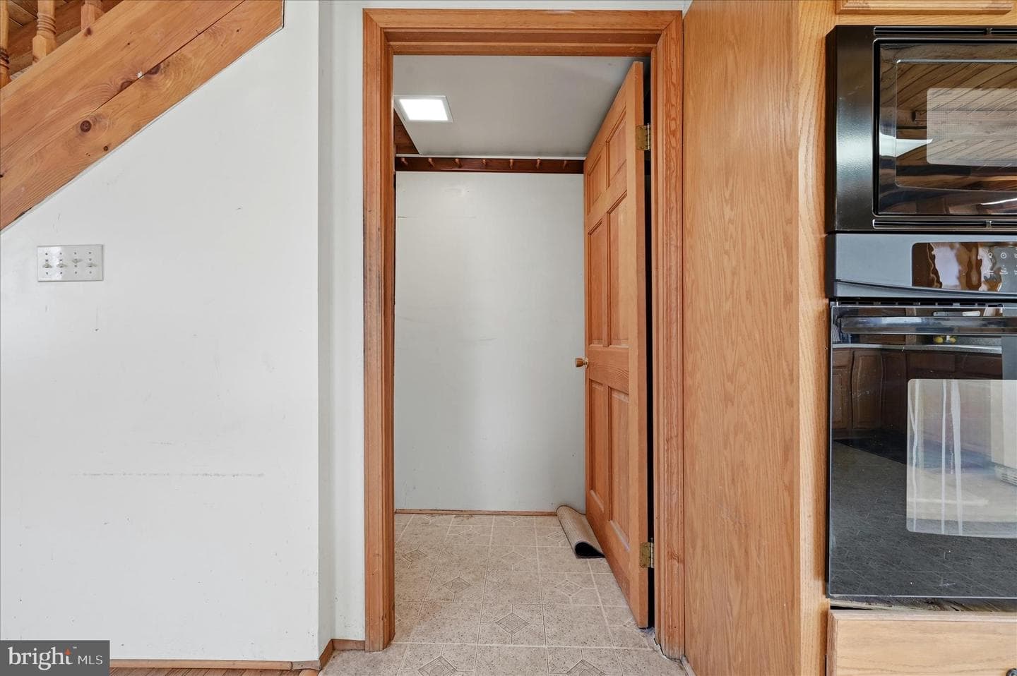 2048 Hinton Road photo 43