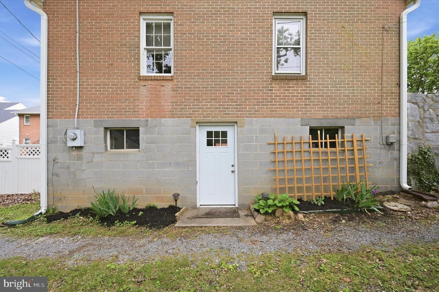 410 E Hunter Street photo 32