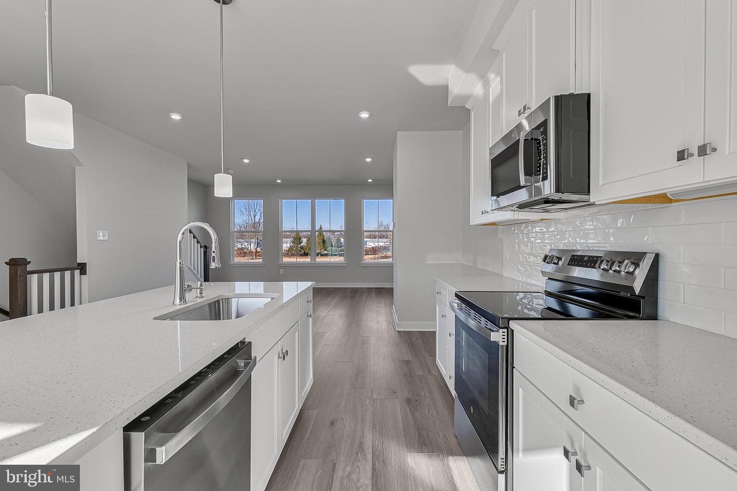 9 Oasis Avenue photo 12