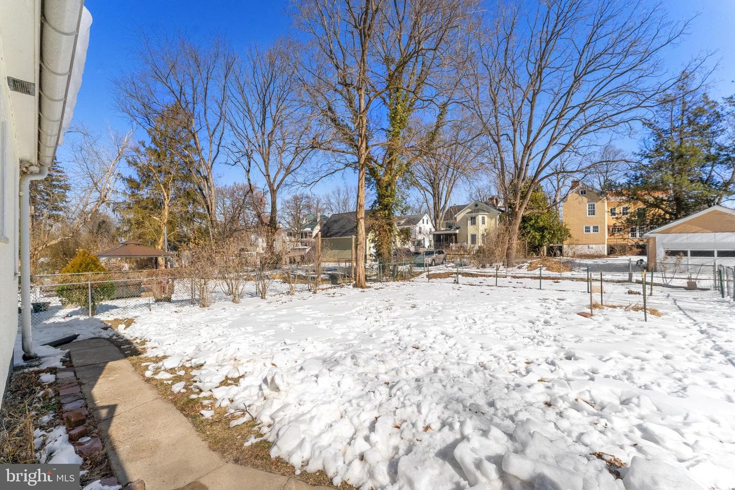 523 S George Street photo 85