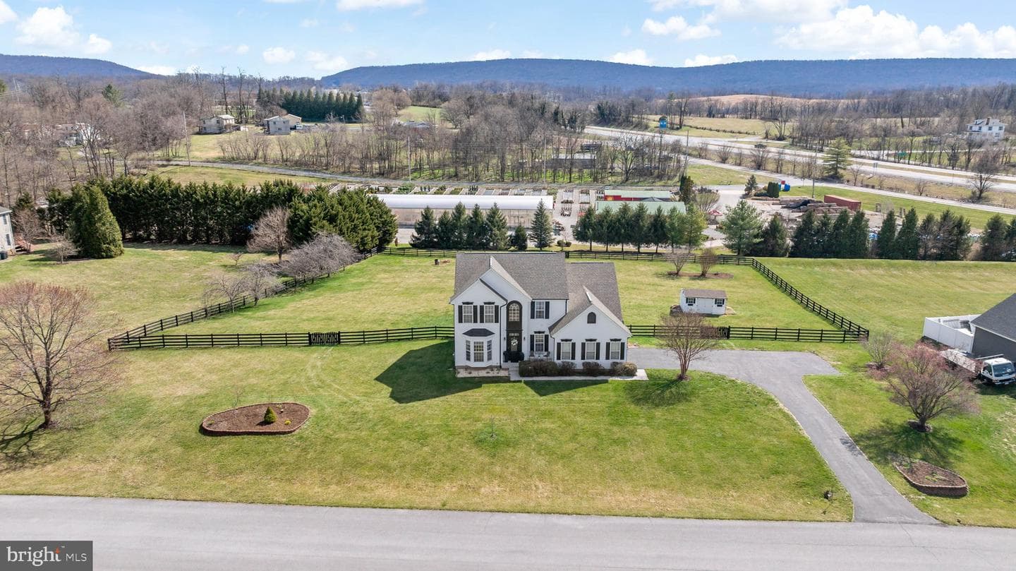 118 Carriage Drive photo 4