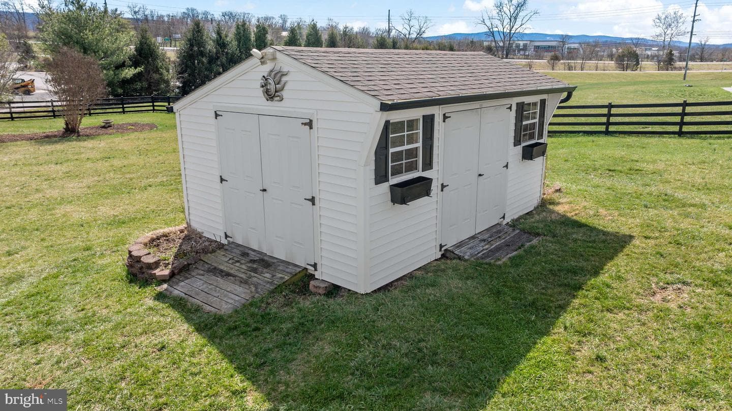 118 Carriage Drive photo 89