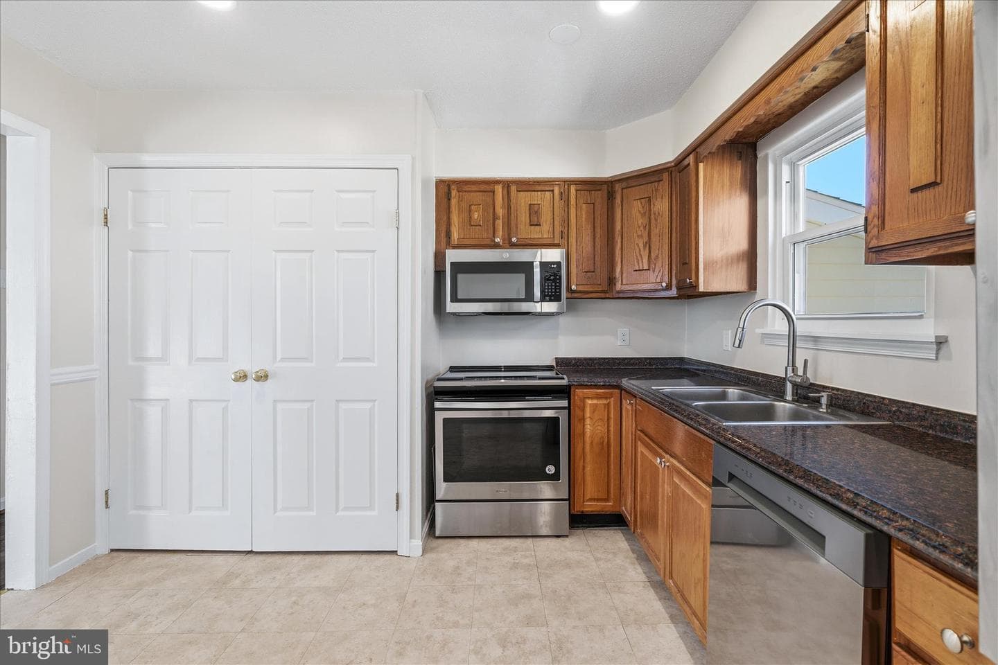 75 Fulton Avenue photo 7