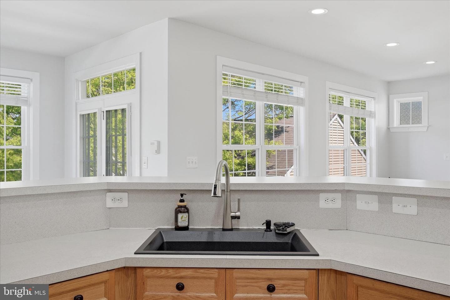 218 Braddock Street photo 22