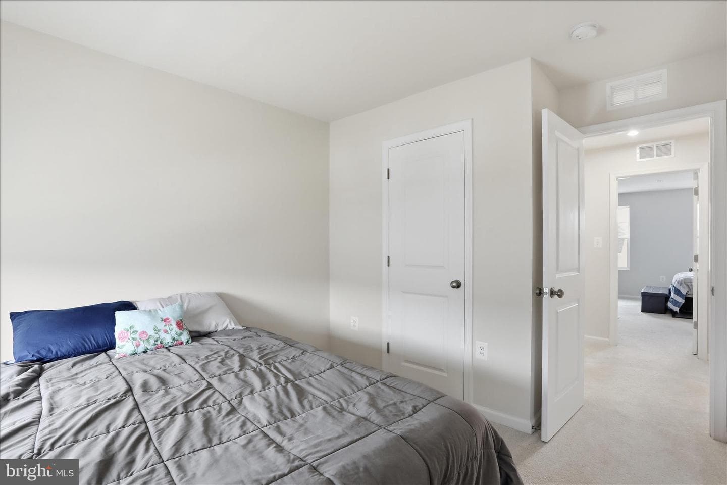 186 Coolidge Avenue photo 25
