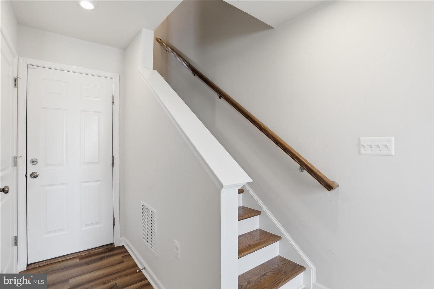 186 Coolidge Avenue photo 4