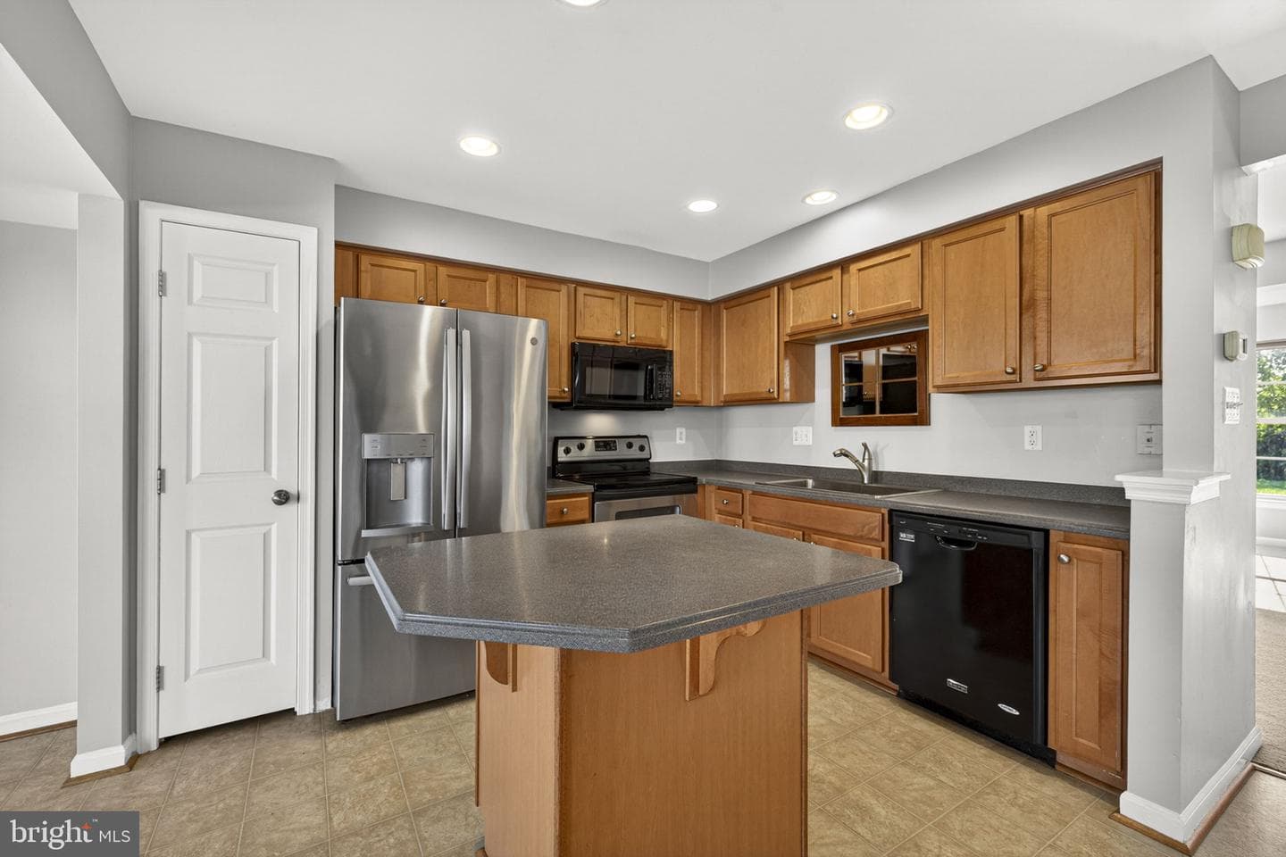 1229 Mare Street photo 3