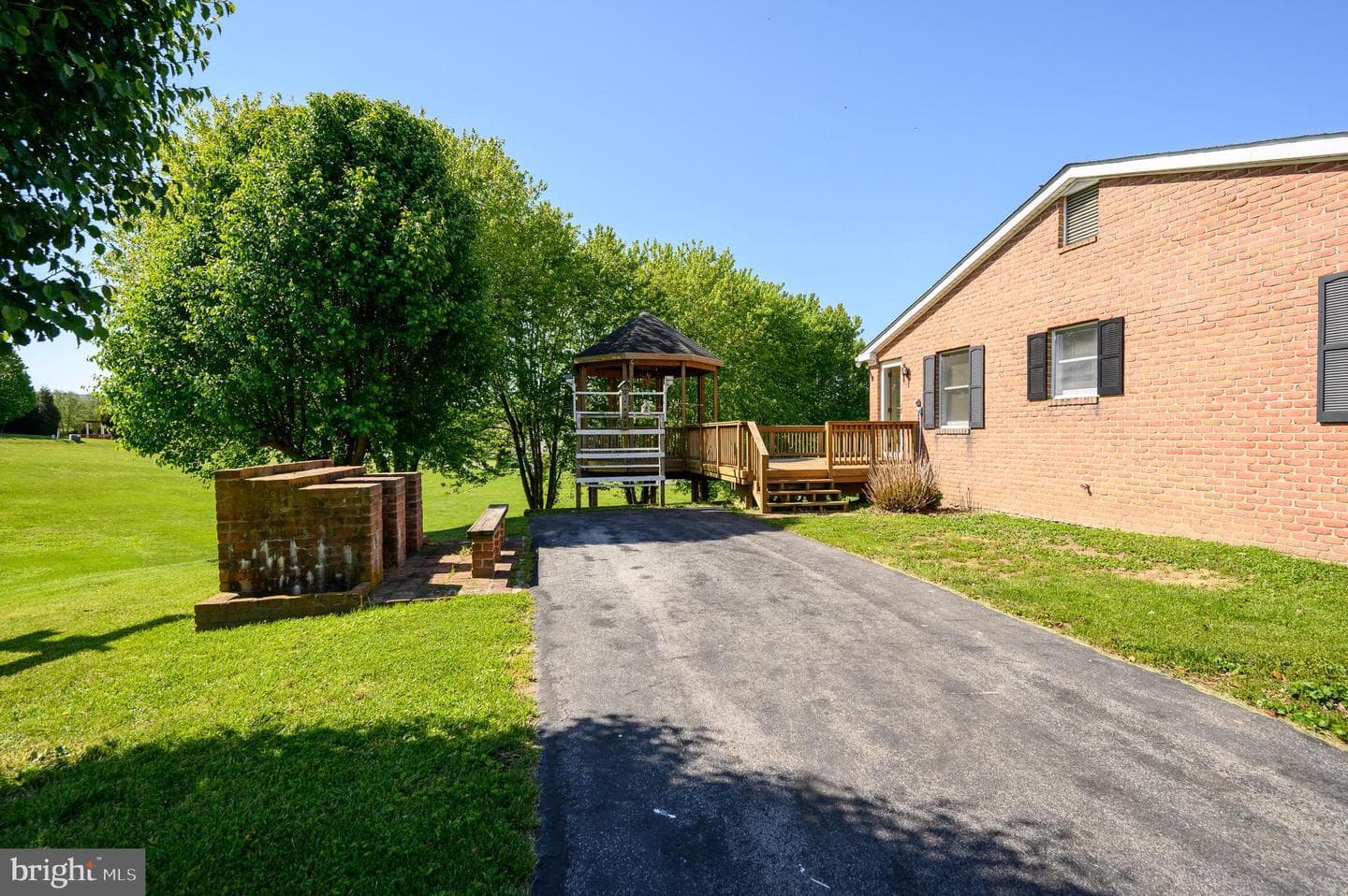 63 Brentwood Court photo 16