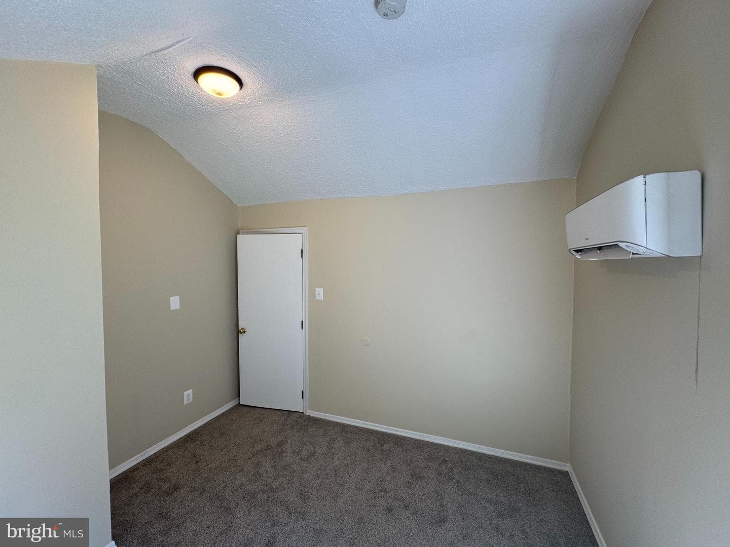 65 Dillow Lane photo 25